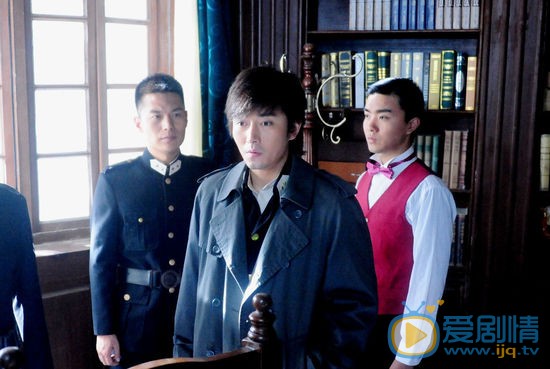 面具背後李東學一人分飾兩角 演繹民國重大懸疑案件