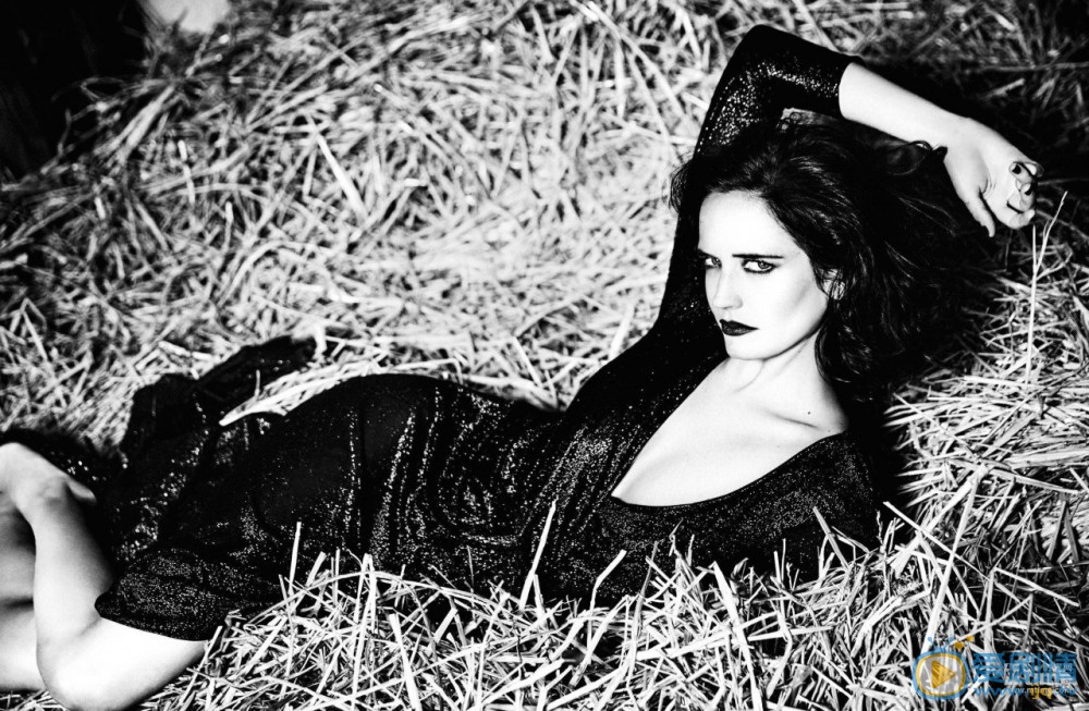 &ldquo;佩小姐&rdquo;伊娃登義大利版《Glamour》雜誌  逗逼高冷靈活轉換