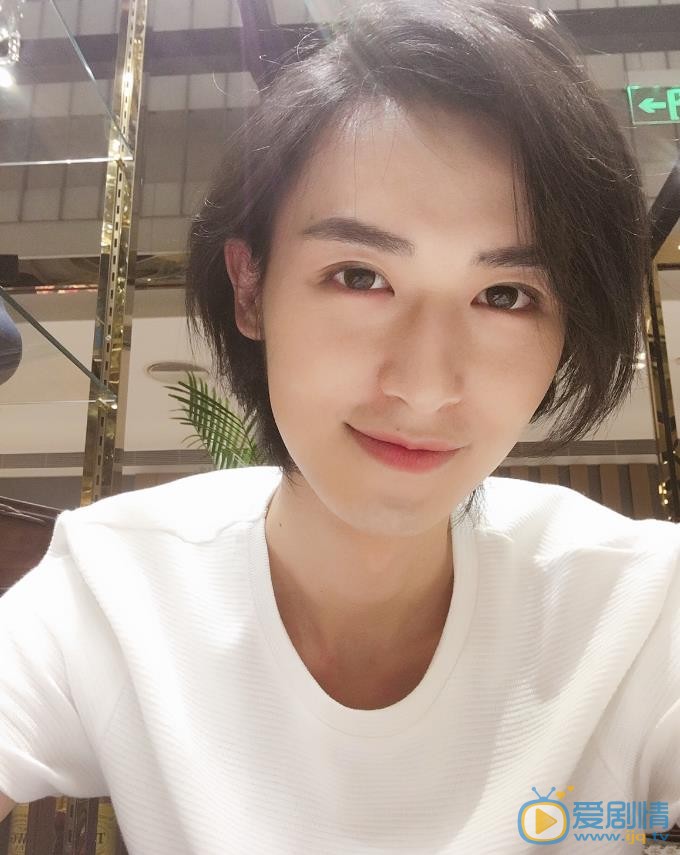 橙紅年代衛子阡是誰演的？衛子阡扮演者胡瀟靈個人資料、寫真及生活照欣賞