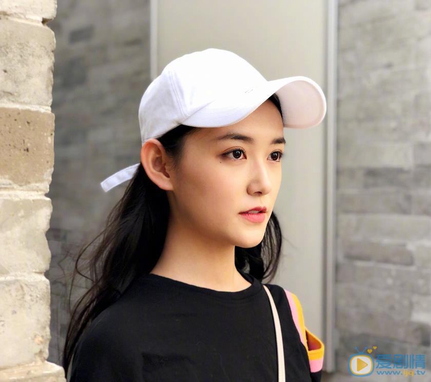 天坑鷹獵小紅果是誰演的？小紅果扮演者蔣依依個人資料、寫真及生活照欣賞