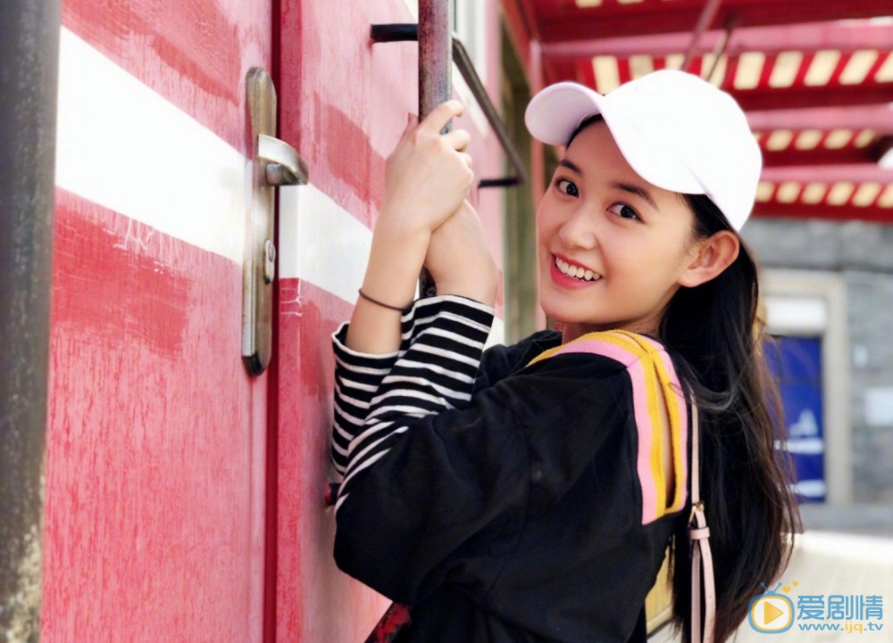 天坑鷹獵小紅果是誰演的？小紅果扮演者蔣依依個人資料、寫真及生活照欣賞