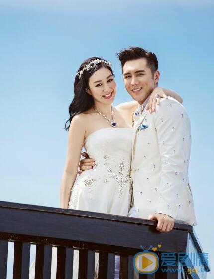 鍾麗緹張倫碩結婚照 嚴稚棱繼父張倫碩與母親鍾麗緹合照