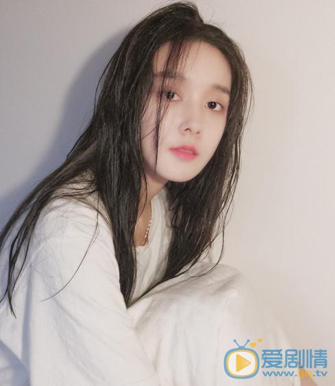 一千零一夜思思是誰演的？思思扮演者余籽璇個人資料、寫真及生活照欣賞