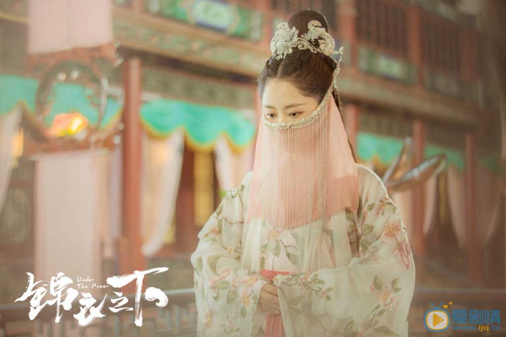 錦衣之下袁今夏的親身父母是誰？她最後找到真相了嗎？