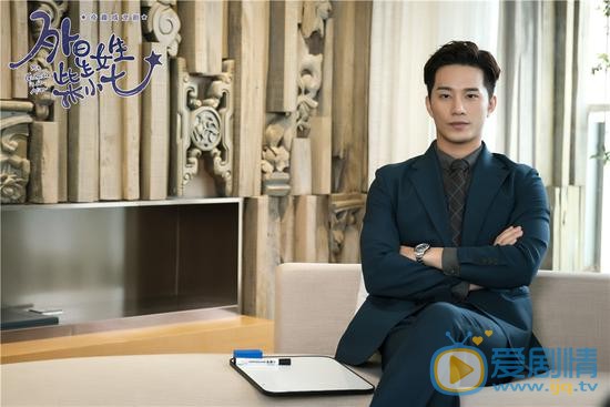 外星女生柴小七方冷是由誰飾演的？他的結局怎么樣？