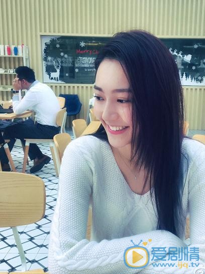 醉玲瓏朵霞是誰演的？醉玲瓏朵霞扮演者黃夢瑩個人資料、寫真及生活照