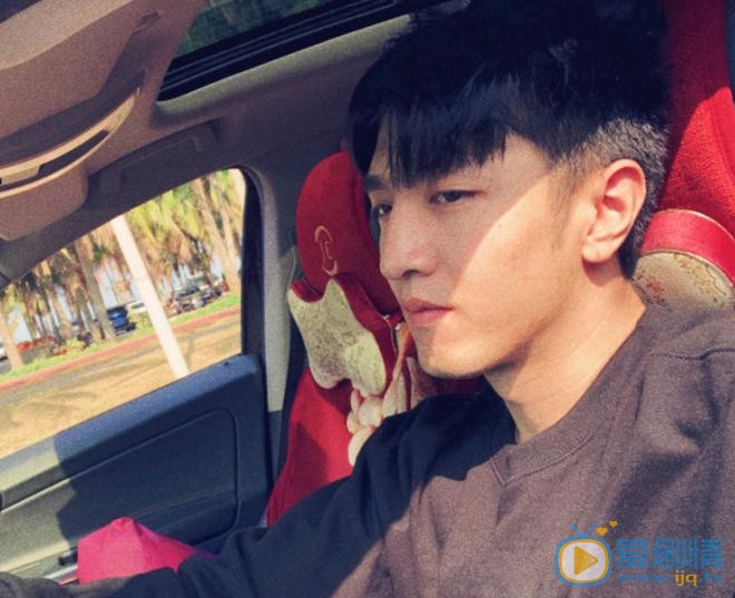 你和我的傾城時光厲致誠是誰演的?厲致誠扮演者金瀚個人資料、寫真及生活照欣賞