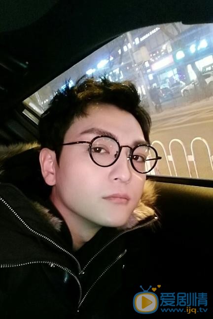 我不是精英費明扮演者張曉謙個人資料、海量生活照欣賞