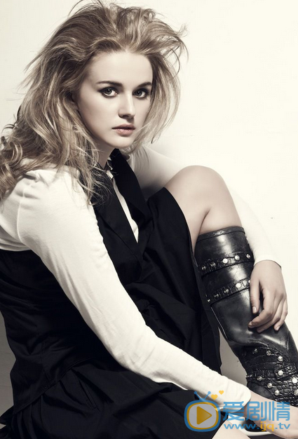 麻辣變形計鐵血女教官柳莎是誰扮演的？柳莎扮演者伊莉莎個人資料及寫真生活照介紹