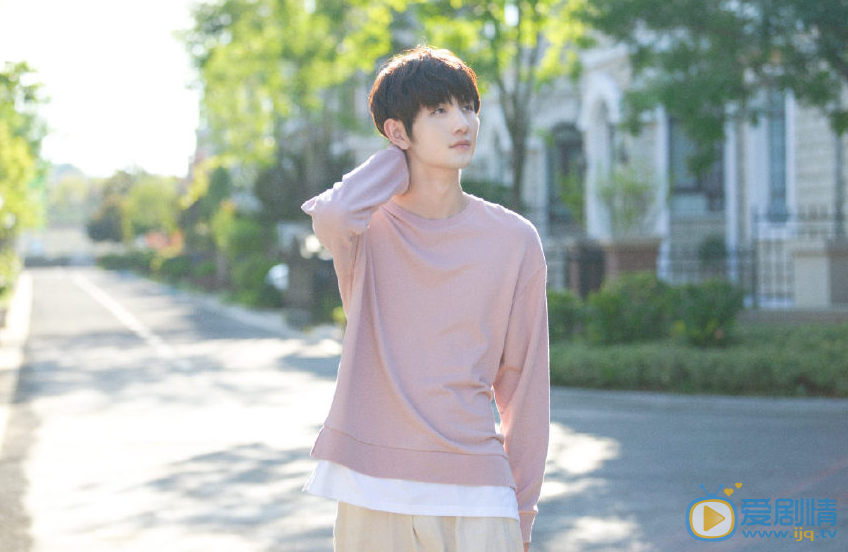 我的鄰居睡不著席頌的扮演者是誰？席頌的結局是什麼？