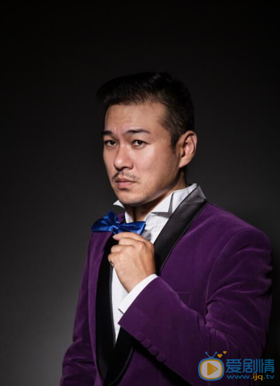 石峯個人資料簡介 石峯演藝經歷  石峯西裝寫真