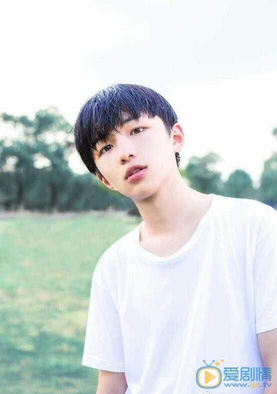 熊穩穩個人資料簡介 熊穩穩個人經歷及家庭背景介紹 熊穩穩寫真圖片照