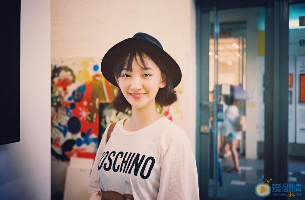 愛情進化論賈小美是誰飾演的？賈小美扮演者梁寶羚個人資料、寫真及生活照欣賞