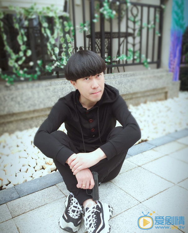 蘑菇頭黃曉飛個人資料簡介  蘑菇頭黃曉飛演藝經歷   蘑菇頭黃曉飛生活照