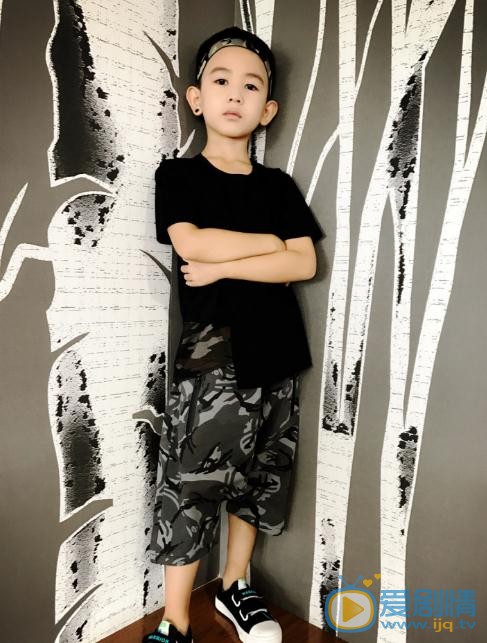 我的體育老師馬瑙是誰演的?馬瑙扮演者劉煜宸個人資料、寫真及生活照欣賞