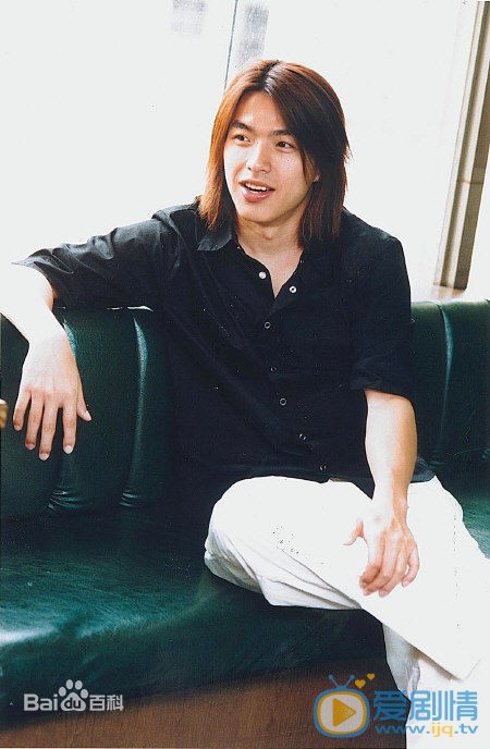 李威個人資料簡介 李威家庭背景 李威早期經歷