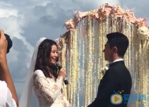 林心如霍建華大婚 彼此深情表白“我愛你”擁吻5秒