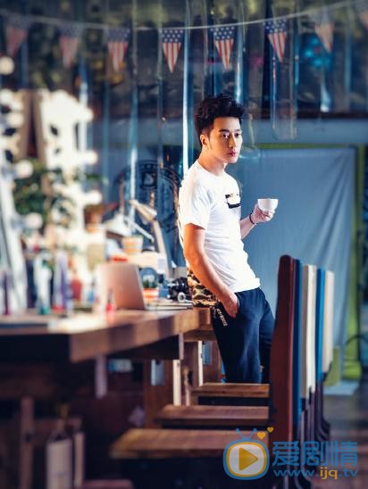 虎父犬子王浩鈞在劇中飾演什麼角色？王浩鈞在劇中喜歡誰？