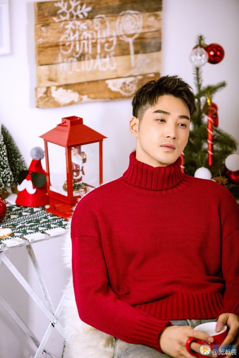 我站在橋上看風景羅智是誰演的？羅智扮演者龐瀚辰個人資料、寫真及生活照欣賞