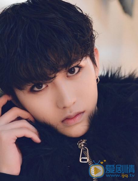 我才不會被女孩子欺負呢葉麟是誰演的？葉麟扮演者蔡徐坤個人資料、寫真及生活照欣賞