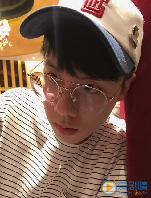 老男孩周洲是誰演的？老男孩周洲扮演者周奇個人資料、寫真及生活照欣賞