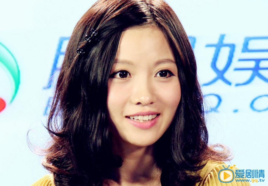 《花千骨》的主題曲是什麼名字？《花千骨》的主題曲是誰演唱的？