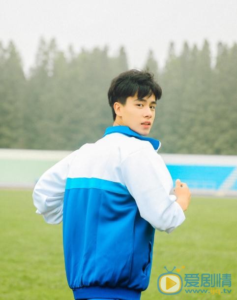 致我們單純的小美好江辰是誰演的？江辰扮演者胡一天個人資料、寫真及生活照欣賞