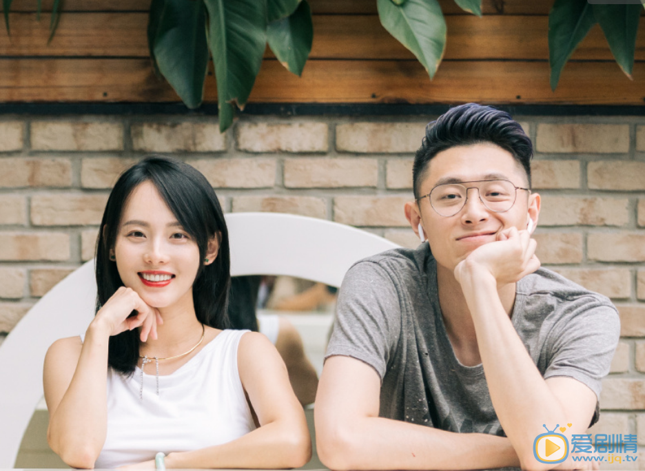 買超個人資料簡介 買超演藝經歷 買超與妻子張嘉倪合照