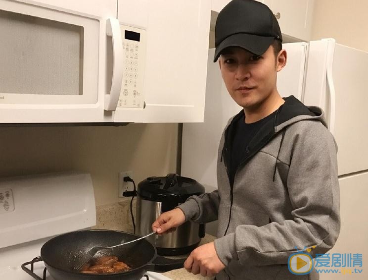 江河水沈亦威是誰演的？江河水沈亦威扮演者張粟個人資料、寫真及生活照欣賞