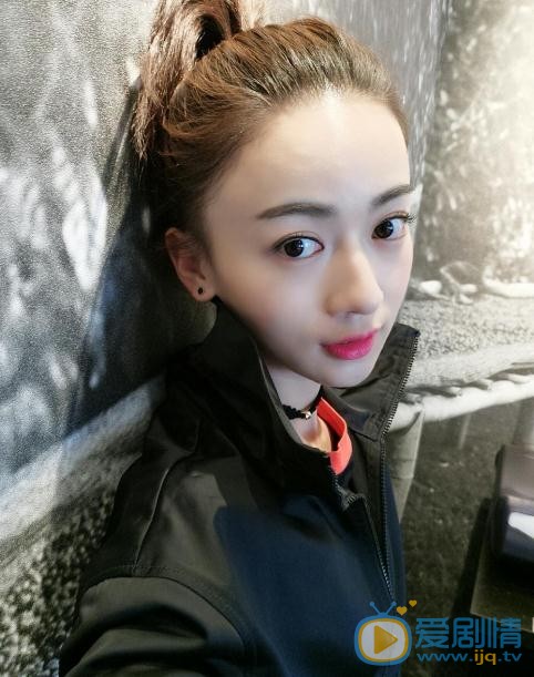 鳳囚凰馮亭是誰演的？馮亭扮演者吳謹言個人資料、寫真及生活照欣賞