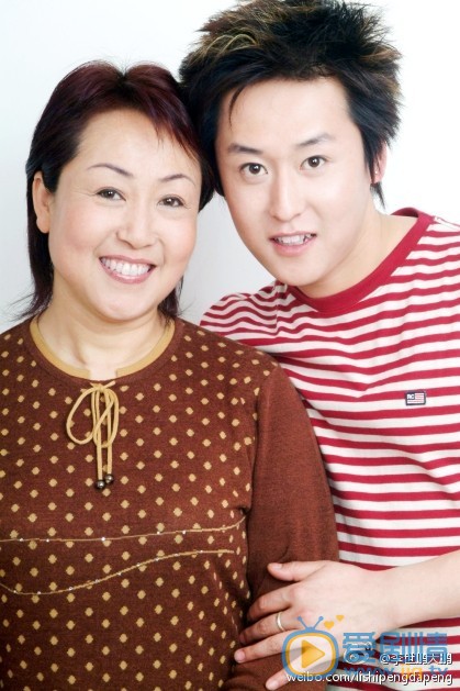 李世鵬個人資料簡介 李世鵬和媽媽合照