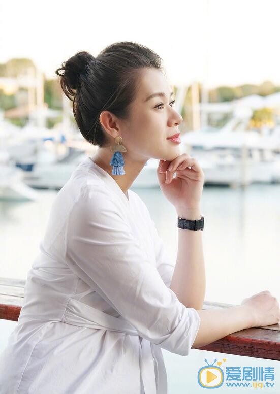  那年花開月正圓胡詠梅是誰演的？胡詠梅扮演者胡杏兒個人資料及生活寫真照欣賞