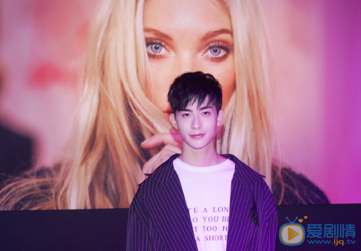 曲澔濬個人資料簡介 曲澔濬演藝經歷 曲澔濬帥氣活動照片