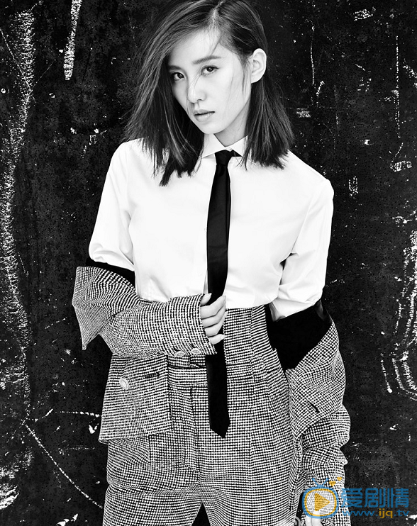  劉詩詩上演西裝殺  邪魅眼神盡顯撩妹feel