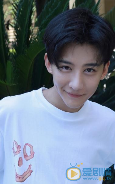 鳳囚凰柳色是誰演的？鳳囚凰柳色扮演者盧卓個人資料、寫真及生活照欣賞