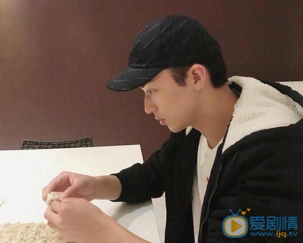 愛情進化論丁宇揚是誰演的？丁宇揚扮演者許魏洲個人資料、寫真及生活照欣賞