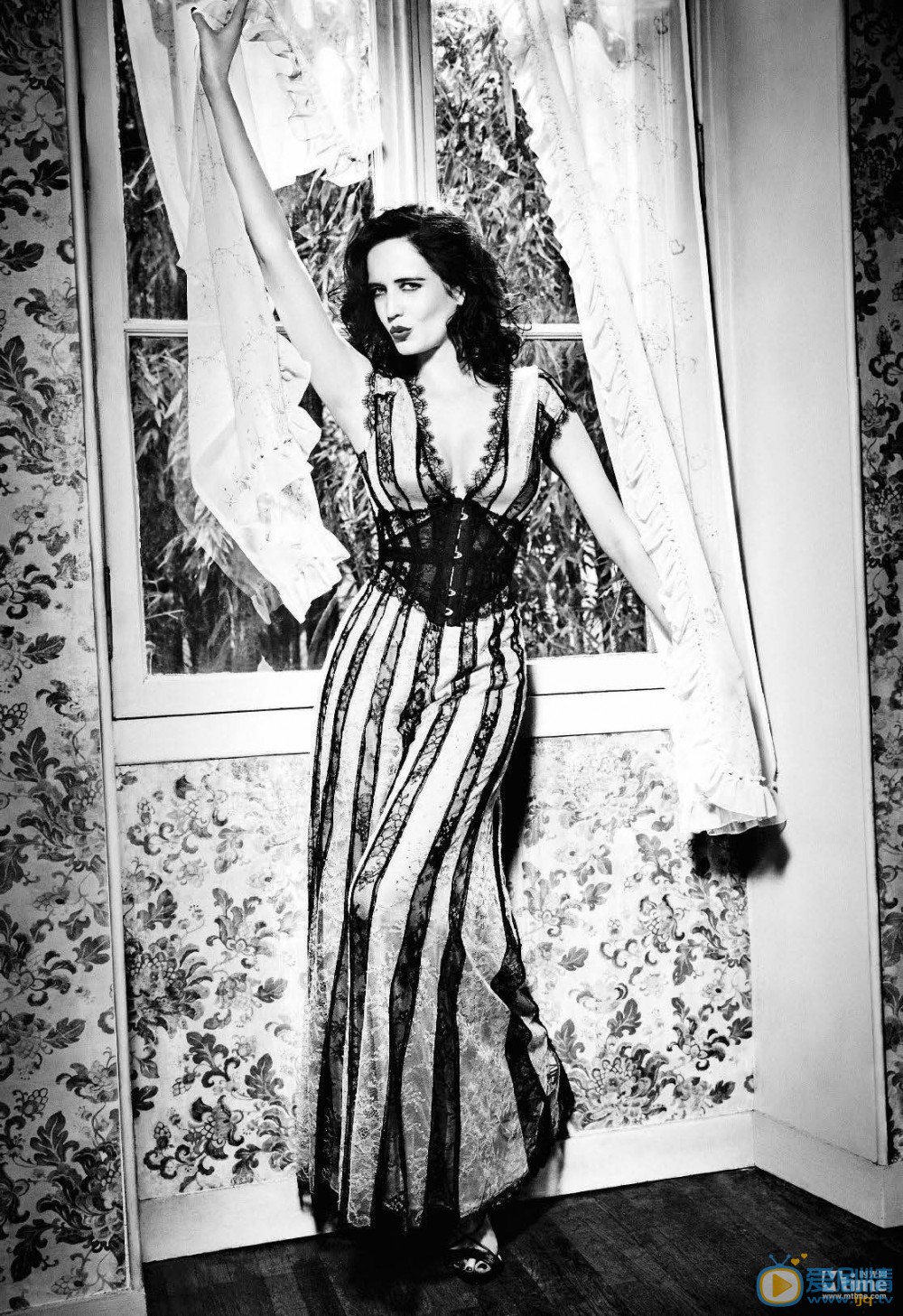 &ldquo;佩小姐&rdquo;伊娃登義大利版《Glamour》雜誌  逗逼高冷靈活轉換