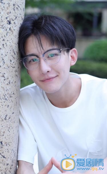 鳳囚凰柳色是誰演的？鳳囚凰柳色扮演者盧卓個人資料、寫真及生活照欣賞