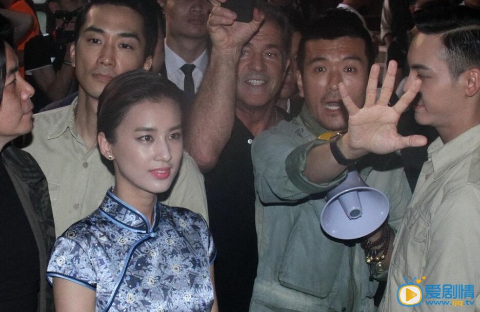 大轟炸首場發布會 劉燁帶眾演員搞怪（視頻）