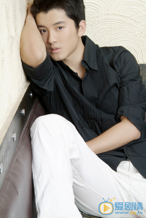 陳奕龍個人資料簡介 陳奕龍圖片生活照 陳奕龍個人經歷及家庭背景介紹