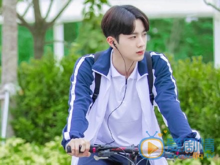 初戀那件小事林開拓為何跟梁又年爭鋒相對？他討厭梁又年的原因是什麼？