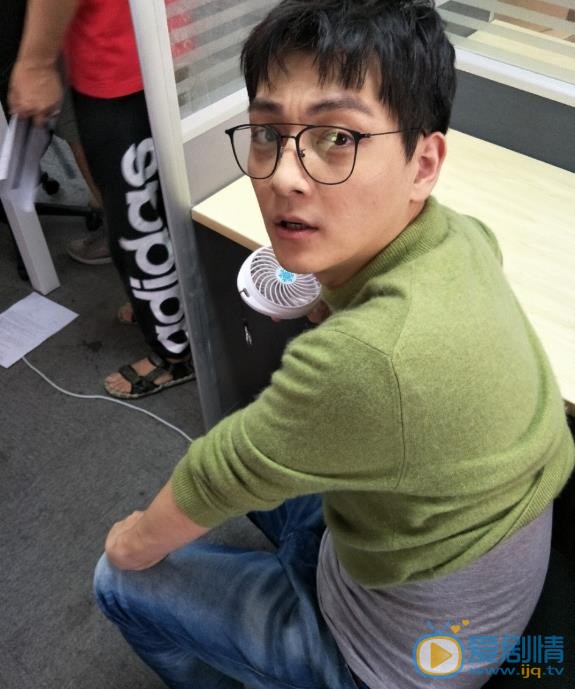 我不是精英費明扮演者張曉謙個人資料、海量生活照欣賞