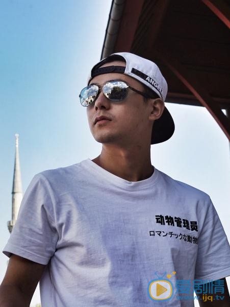 生逢燦爛的日子老四是誰演的？老四扮演者曲哲明個人資料、寫真及生活照欣賞