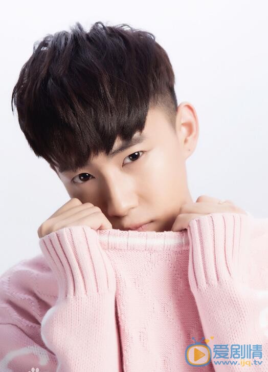 獨步天下布占泰是誰演的?布占泰扮演者晏紫東個人資料及生活寫真照欣賞