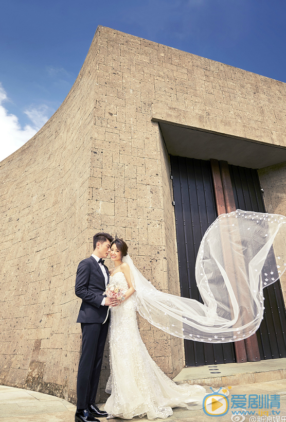 林心如霍建華婚紗照首度曝光 畫風唯美甜蜜虐狗