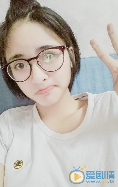 致我們單純的小美好陳小希是誰演的？陳小希扮演者沈月個人資料、寫真及生活照欣賞