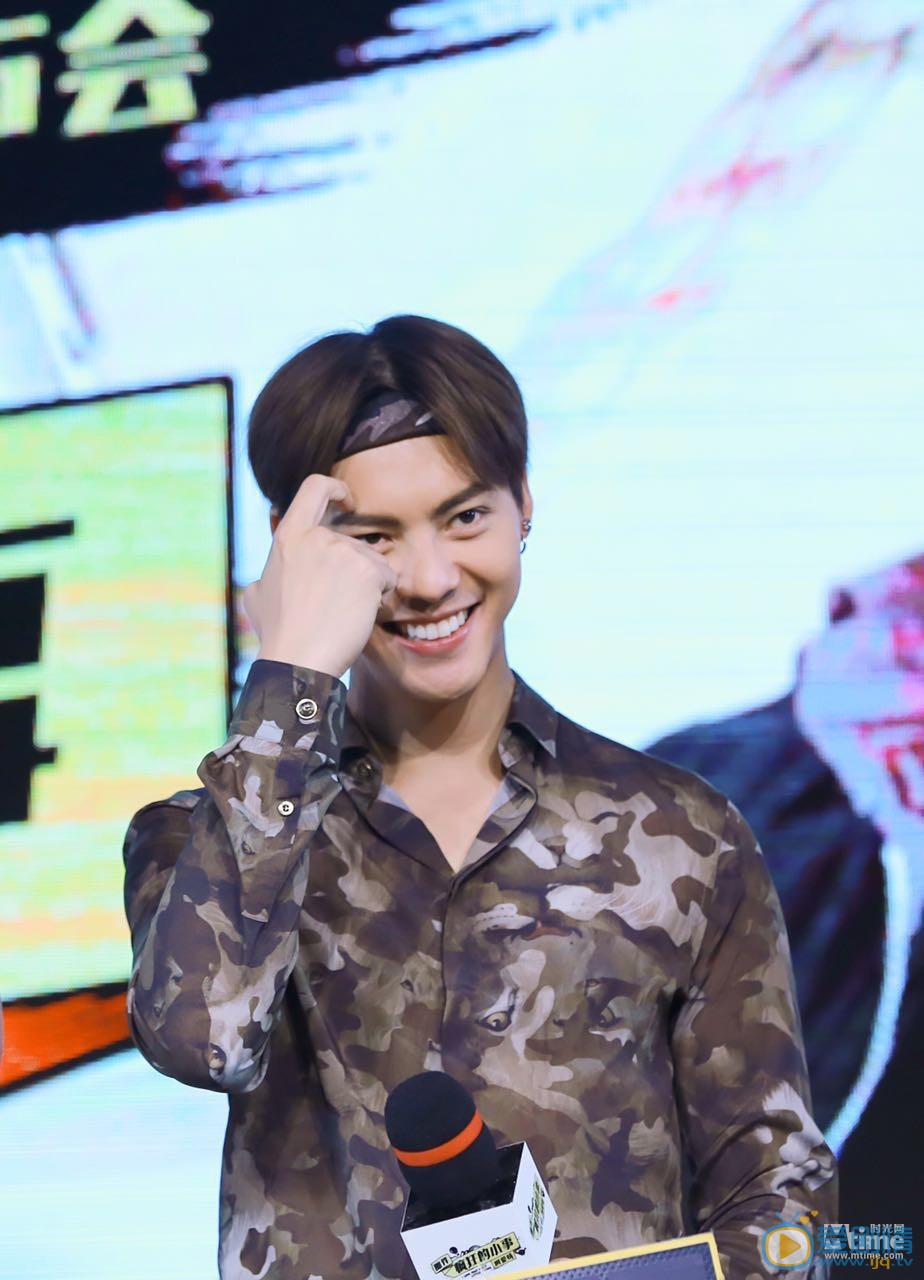 那件瘋狂的小事叫愛情發布會陳偉霆著迷彩衣帥氣亮相