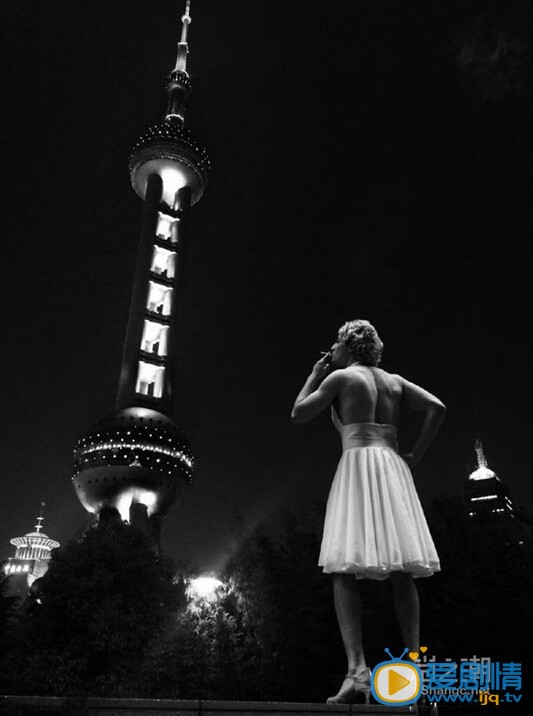 《大好時光》胡歌曝夢露反串照 網友調侃該刮腿毛了