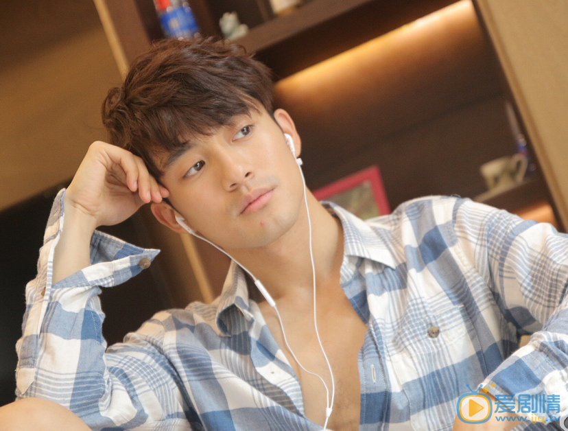  春風十里不如你小白是誰演的？小白扮演者陳奕龍個人資料及寫真生活照欣賞