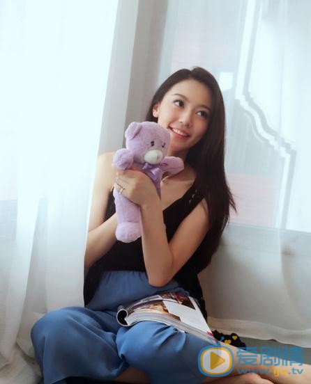 醉玲瓏朵霞是誰演的？醉玲瓏朵霞扮演者黃夢瑩個人資料、寫真及生活照